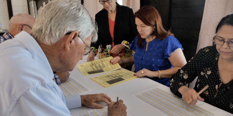 How a Tourist Town is Redefining the Hand-Count Movement